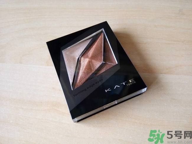 凱朵kate覺(jué)醒鉆光閃耀杏仁三色眼影使用方法及畫(huà)法步驟