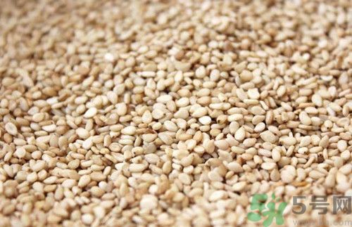 黑芝麻可以和白芝麻一起吃嗎?黑芝麻和白芝麻有什么區(qū)別 黑芝麻可以和白芝麻一起吃嗎?黑芝麻和白芝麻有什么區(qū)別