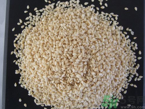 黑芝麻可以和白芝麻一起吃嗎?黑芝麻和白芝麻有什么區(qū)別 黑芝麻可以和白芝麻一起吃嗎?黑芝麻和白芝麻有什么區(qū)別
