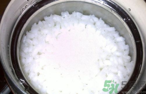 煮米飯要放多少水?蒸米飯要加多少水? 煮米飯要放多少水?蒸米飯要加多少水?