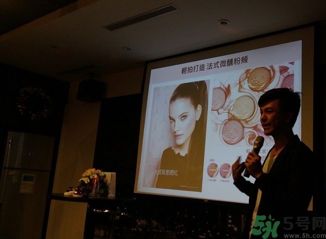 巴黎歐萊雅奇煥光采水光空氣輕墊腮紅使用方法 保質(zhì)期多久 巴黎歐萊雅奇煥光采水光空氣輕墊腮紅使用方法 保質(zhì)期多久