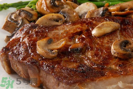 吃牛排可以喝牛奶嗎?牛排能和牛奶一起吃嗎?