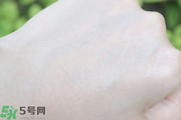 法國嬌蘭幻彩流星亮膚修顏液怎么使用？法國嬌蘭幻彩流星亮膚修顏液使用方法