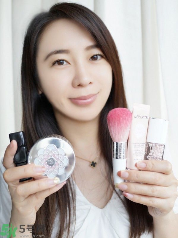 法國嬌蘭幻彩流星亮膚修顏液怎么使用？法國嬌蘭幻彩流星亮膚修顏液使用方法