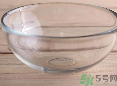 微波爐里可以放玻璃碗嗎?微波爐里能放玻璃碗加熱嗎? 微波爐里可以放玻璃碗嗎?微波爐里能放玻璃碗加熱嗎?