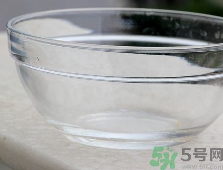 微波爐里可以放玻璃碗嗎?微波爐里能放玻璃碗加熱嗎? 微波爐里可以放玻璃碗嗎?微波爐里能放玻璃碗加熱嗎?