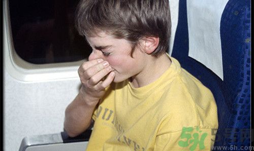 感冒能不能坐飛機?感冒坐飛機注意事項 感冒能不能坐飛機?感冒坐飛機注意事項