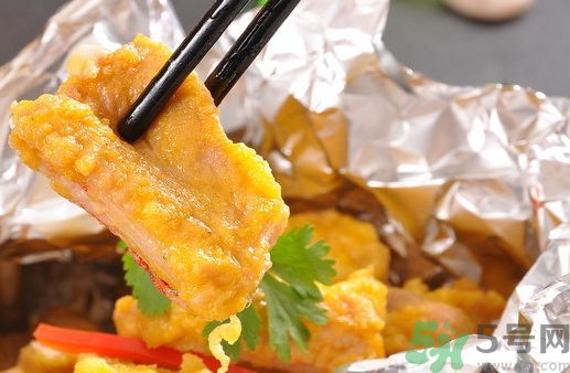 微波爐里可以放錫紙嗎?微波爐里能放錫紙加熱嗎? 微波爐里可以放錫紙嗎?微波爐里能放錫紙加熱嗎?