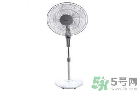 寶寶可以吹電風(fēng)扇嗎？寶寶多大了可以吹電風(fēng)扇？