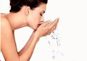 夏天用冷水洗臉好嗎？夏天用什么水洗臉比較好？