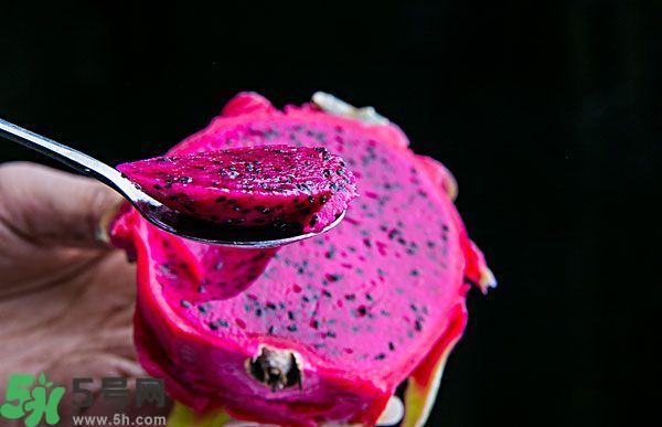 火龍果外面發(fā)霉了里面還能吃么？火龍果外皮爛了還能吃嗎？