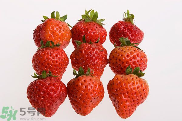 草莓污漬怎么去掉？草莓汁弄到衣服上怎么洗？