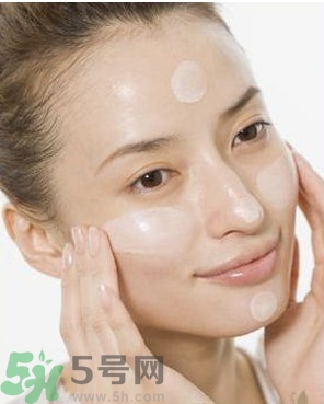 整天對(duì)著電腦，怎么減少對(duì)皮膚的傷害？