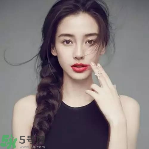 唇色深的人適合什么顏色的口紅？如何挑選口紅的顏色？