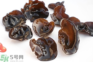 木耳能用開水泡嗎？泡木耳用熱水還是涼水好？