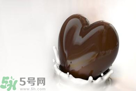 巧克力囊腫可以喝豆?jié){嗎？巧克力囊腫可以吃豆制品嗎？