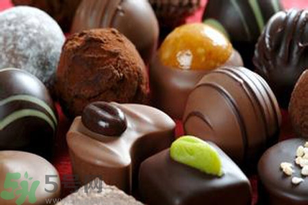 巧克力囊腫可以喝蜂蜜嗎？巧克力囊腫喝蜂蜜會惡化嗎？