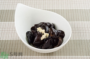 木耳能用開水泡嗎？泡木耳用熱水還是涼水好？