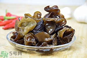 木耳能用開水泡嗎？泡木耳用熱水還是涼水好？