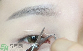 單眼皮怎么變雙眼皮了？單眼皮上面有一條線