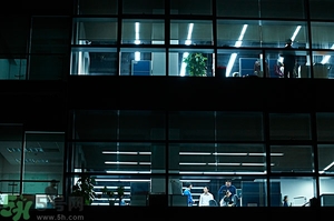 熬夜上火牙齦腫痛怎么辦？熬夜上火喉嚨痛怎么辦？