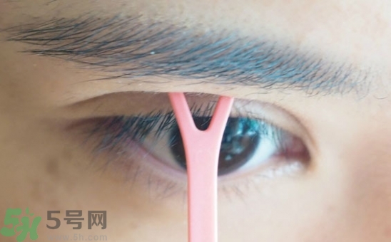 單眼皮怎么變雙眼皮了？單眼皮上面有一條線