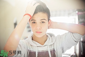 熬夜眼睛腫了怎么辦？熬夜眼睛紅了怎么辦？