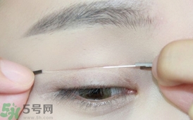 單眼皮怎么變雙眼皮了？單眼皮上面有一條線