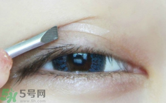 單眼皮怎么變雙眼皮了？單眼皮上面有一條線