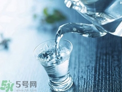 隔夜的開(kāi)水有什么危害?隔夜的開(kāi)水有什么壞處? 隔夜的開(kāi)水有什么危害?隔夜的開(kāi)水有什么壞處?