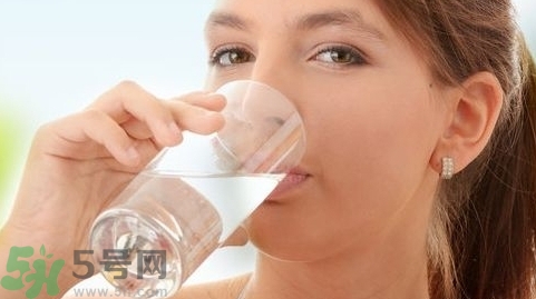 隔夜的開(kāi)水有什么危害?隔夜的開(kāi)水有什么壞處? 隔夜的開(kāi)水有什么危害?隔夜的開(kāi)水有什么壞處?