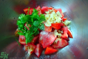 夏天秋葵怎么做好吃？秋葵在夏天怎么做？