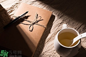 蜂蜜水隔夜還能喝嗎？蜂蜜水第二天還能喝嗎？