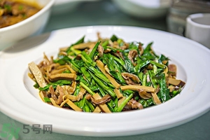 隔夜的韭菜能吃嗎？韭菜炒熟后第二天能吃嗎？