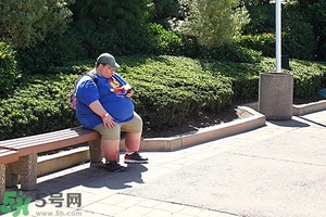 拜拜肉是怎么形成的？蝴蝶袖是怎么引起的？