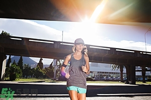 第一次來月經(jīng)能游泳嗎？經(jīng)期不適怎么緩解？