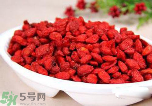 枸杞放久了變濕了可以吃嗎？枸杞放久了變黏了可以吃嗎？