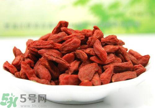 枸杞放久了變濕了可以吃嗎？枸杞放久了變黏了可以吃嗎？