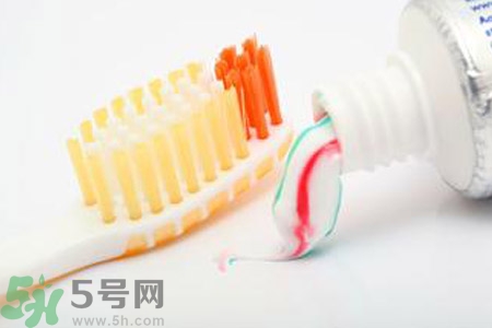 牙膏含氟好不好？牙膏含氟好還是不含氟好？