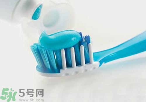 牙膏含氟好不好？牙膏含氟好還是不含氟好？