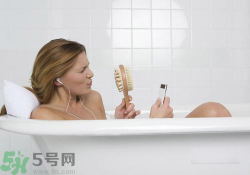 夏天一天洗幾次澡比較好？夏天一天洗幾次澡比較養(yǎng)生？