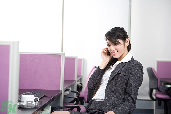 耳機接電話輻射大嗎？用耳機減少輻射是真的嗎？