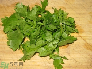 芹菜葉子可以生吃嗎?芹菜葉子生吃會(huì)怎么樣 芹菜葉子可以生吃嗎?芹菜葉子生吃會(huì)怎么樣