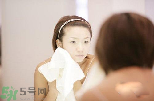 眼妝暈妝怎么辦？解救眼妝暈妝的方法