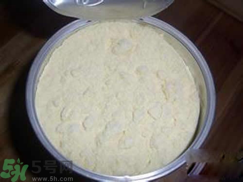 奶粉結(jié)塊是怎么回事？奶粉結(jié)塊可以吃嗎？