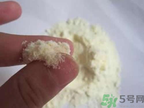 怎么判斷奶粉有沒(méi)有變質(zhì)？判斷奶粉變質(zhì)的方法