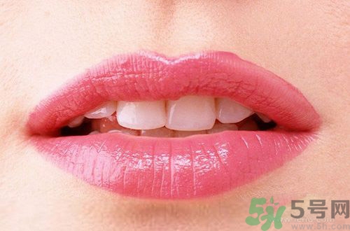 夏季嘴唇干燥怎么辦？夏季嘴唇解決方法