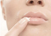 夏季嘴唇干燥怎么辦？夏季嘴唇解決方法