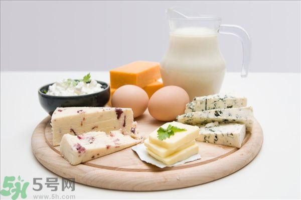 一天喝多少牛奶最好？牛奶一天喝多少合適？