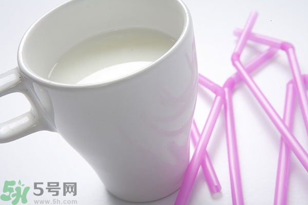 羊奶和牛奶哪個(gè)營養(yǎng)高?牛奶與羊奶哪個(gè)營養(yǎng)更好？